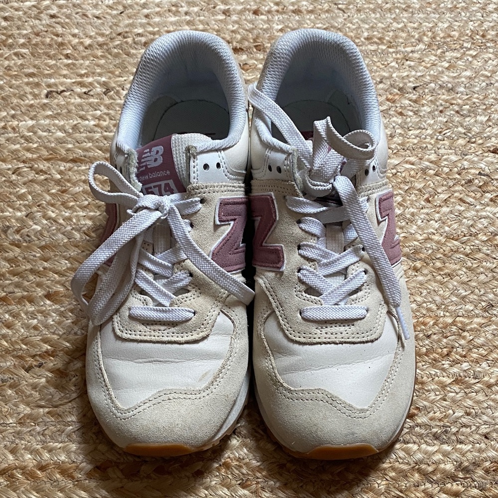 New Balance women’s 574 8.5 Beige Pink